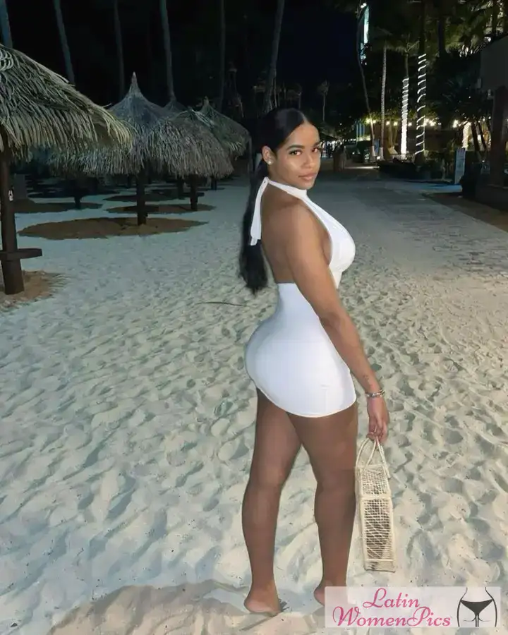 Dominican female pic