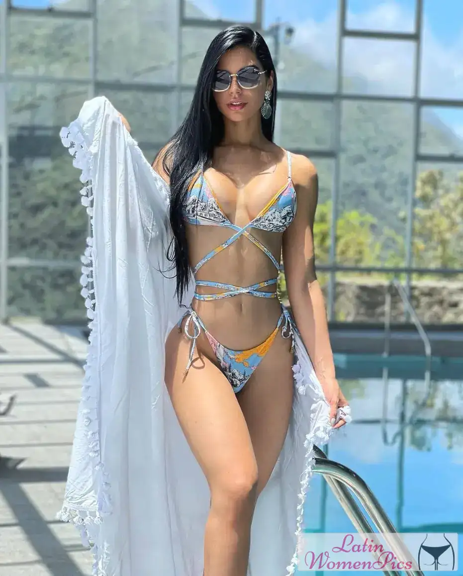 gorgeous Venezuelan woman image