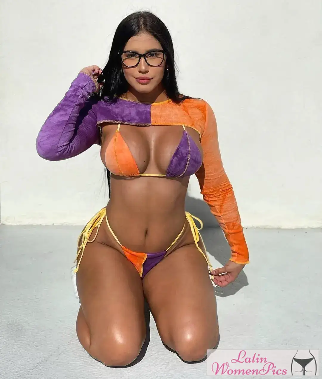 hot Venezuelan females image