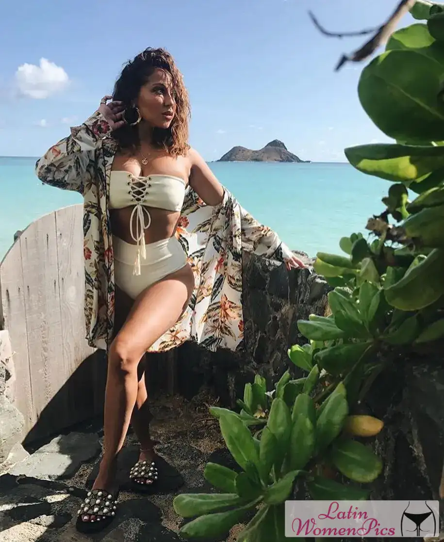 sexy Puerto Rican beauty photo